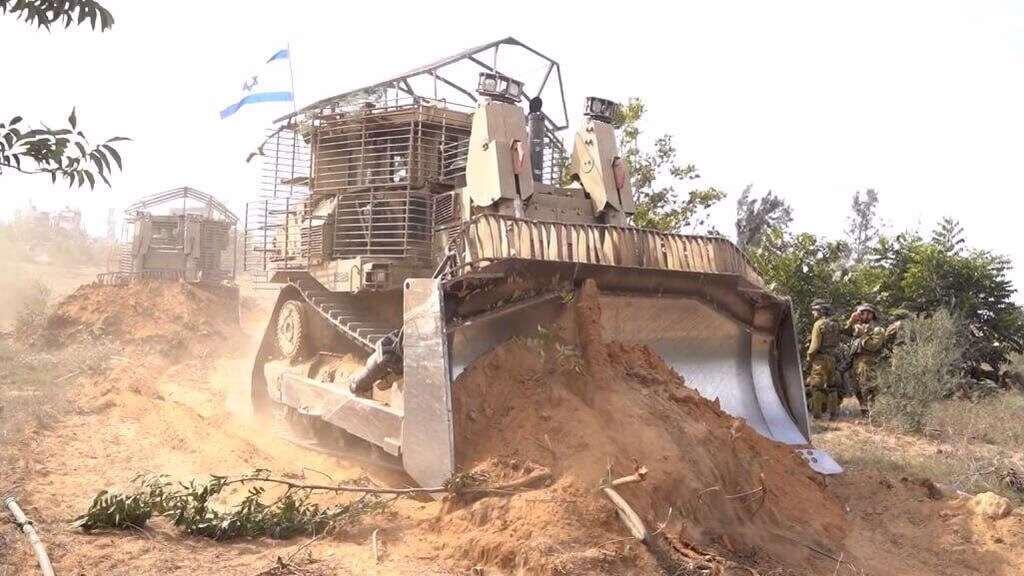 IDF_D9R_bulldozer_-_Swords_of_Iron_-_2023-10-31 An IDF bulldozer clears rubble in Gaza, 2023