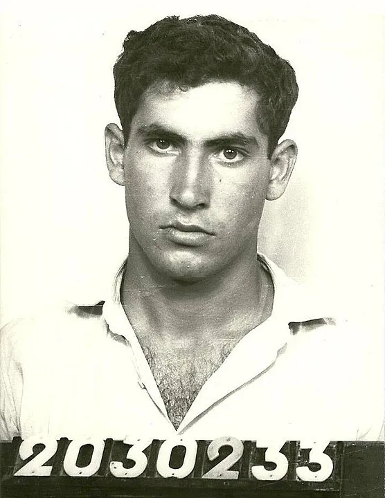 Young Benjamin Netanyahu in military uniform during Sayeret Matkal service
