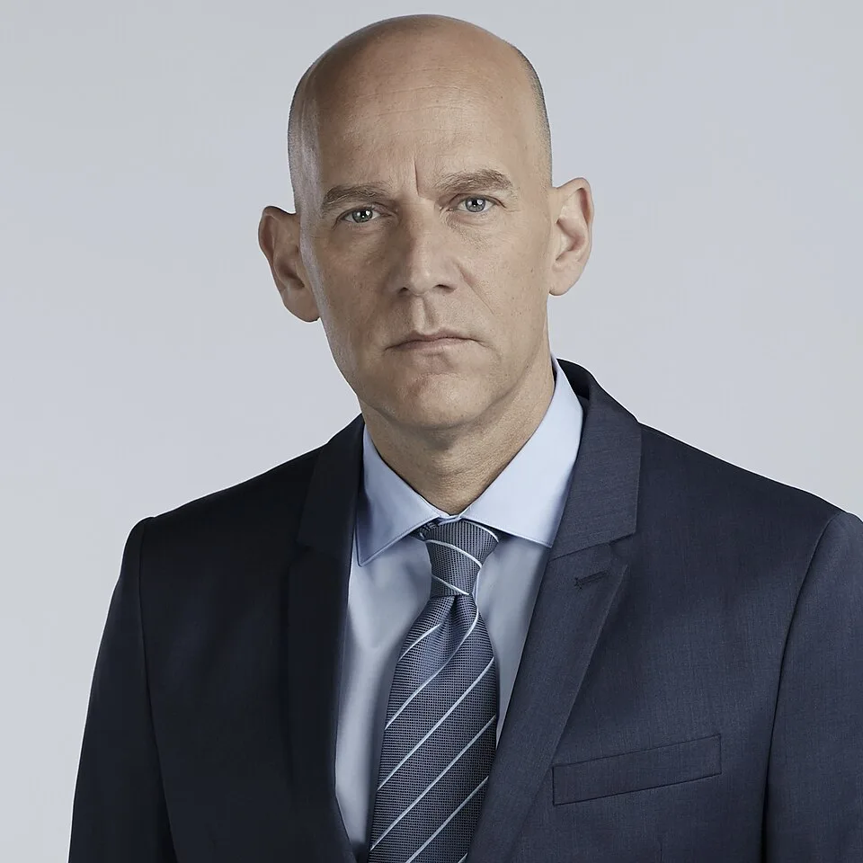 Guy Peleg, Channel 12 legal correspondent reporting on Netanyahu trial